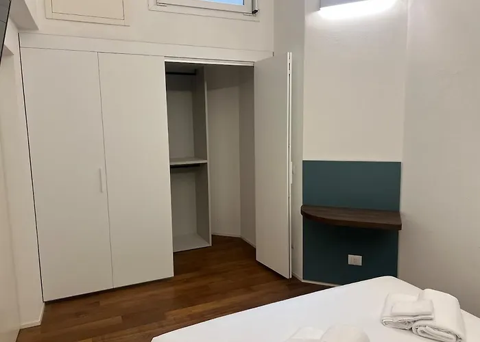 Two-room In Historic Center With Private Courtyard * Bolonia